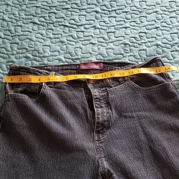 Gloria Vanderbilt Bermuda Jean Shorts. Size 16 - Picture 5 of 10